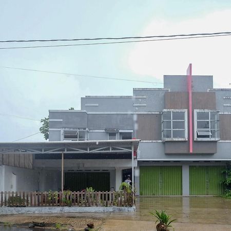 Hotel Reddoorz At Lapangan Bandara Sam Ratulangi Manado Zewnętrze zdjęcie