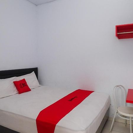 Hotel Reddoorz At Lapangan Bandara Sam Ratulangi Manado Zewnętrze zdjęcie