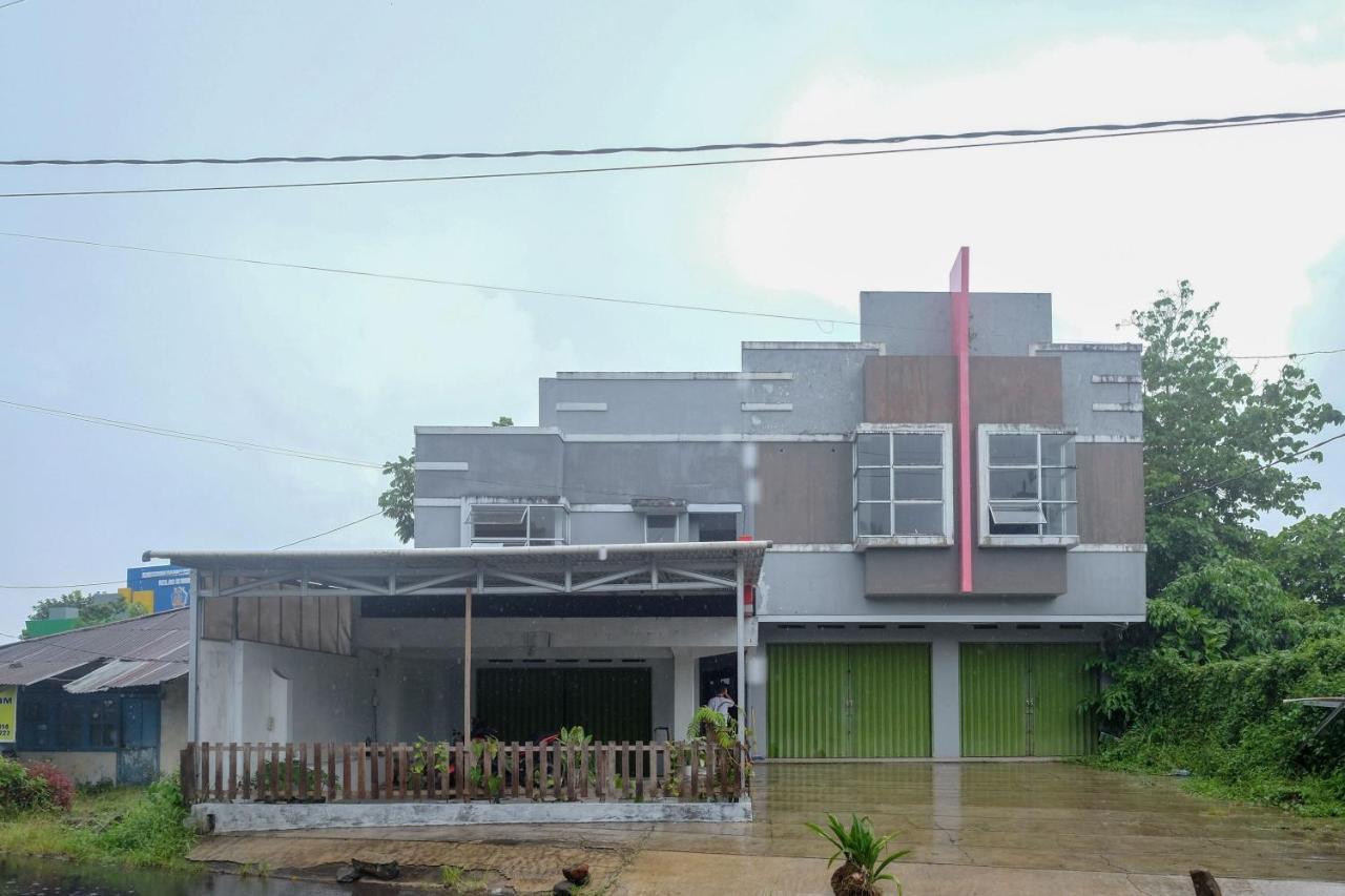 Hotel Reddoorz At Lapangan Bandara Sam Ratulangi Manado Zewnętrze zdjęcie