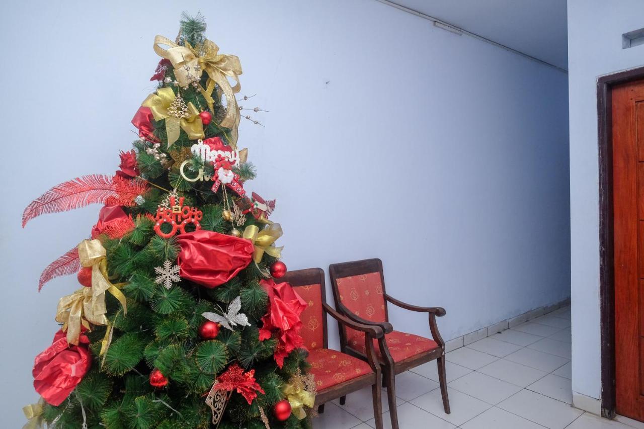Hotel Reddoorz At Lapangan Bandara Sam Ratulangi Manado Zewnętrze zdjęcie