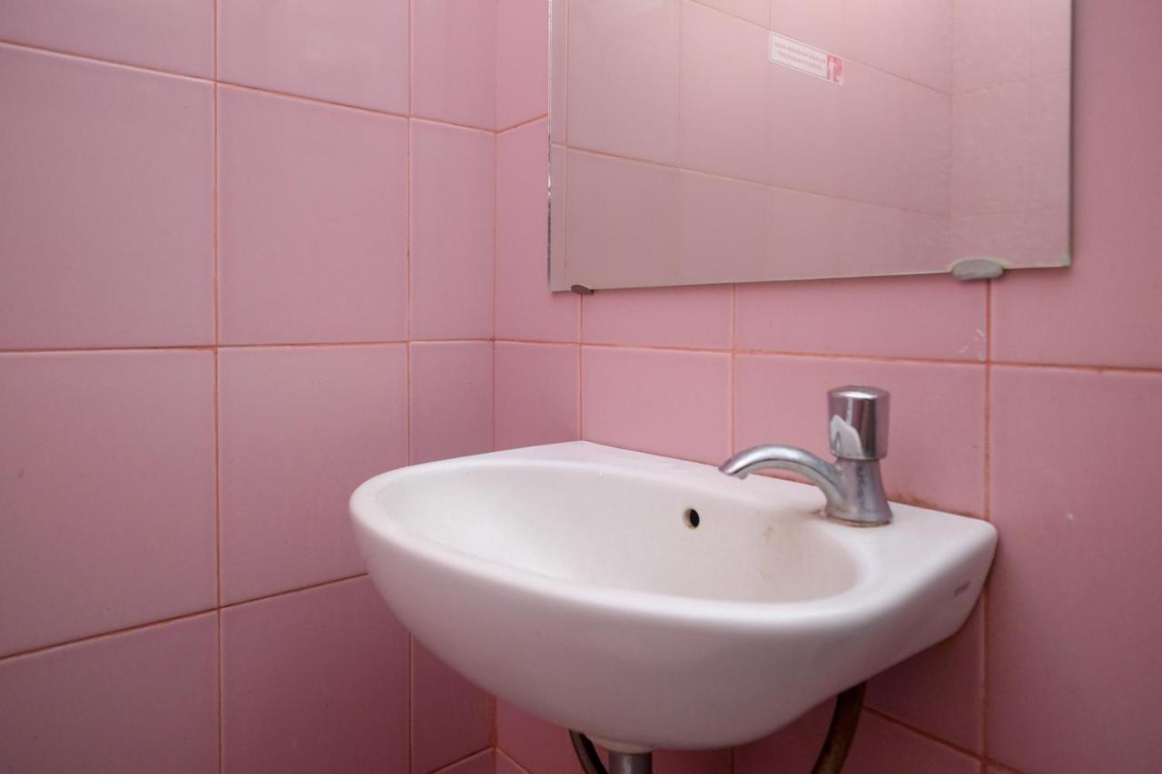 Hotel Reddoorz At Lapangan Bandara Sam Ratulangi Manado Zewnętrze zdjęcie