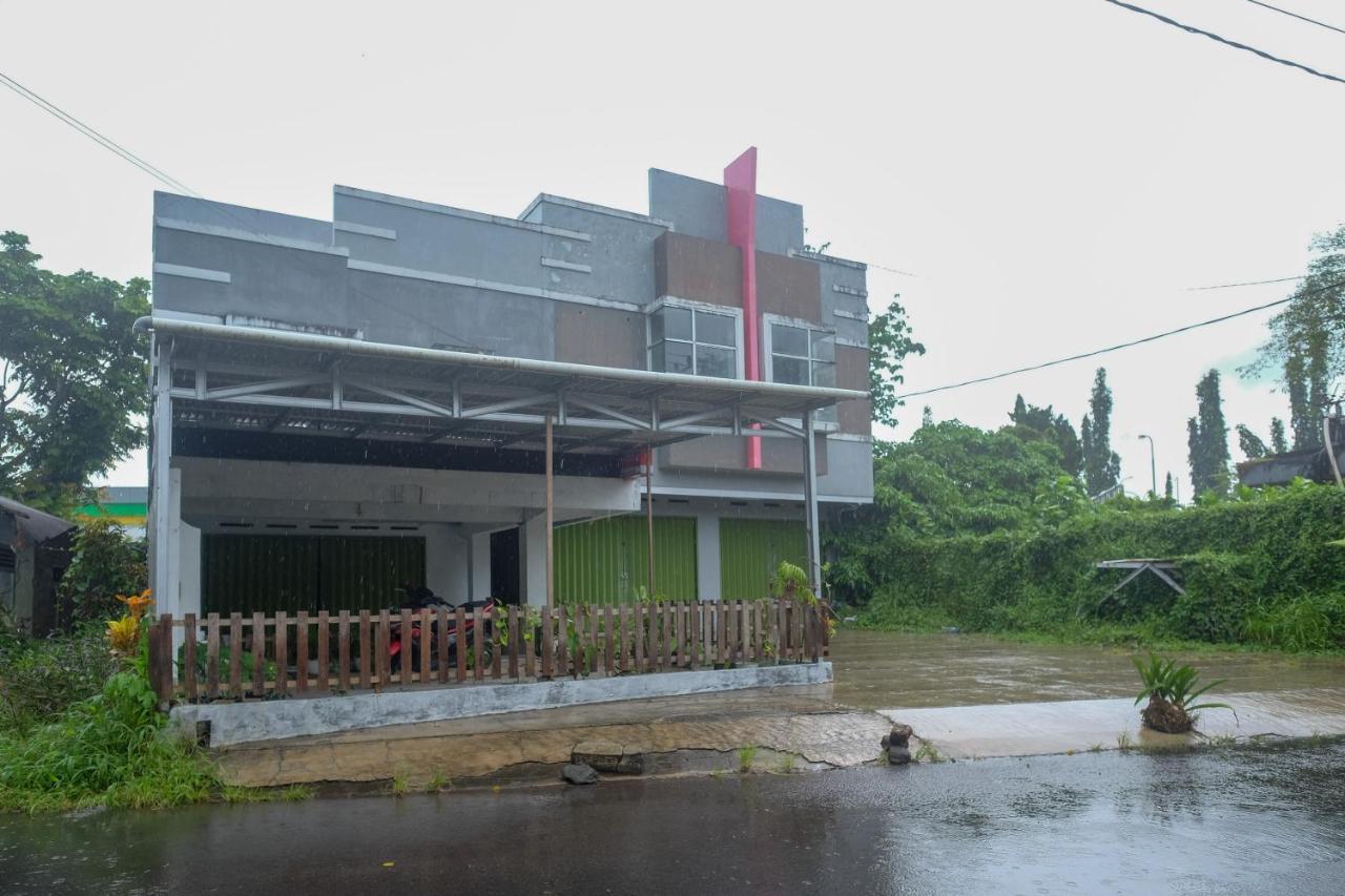 Hotel Reddoorz At Lapangan Bandara Sam Ratulangi Manado Zewnętrze zdjęcie