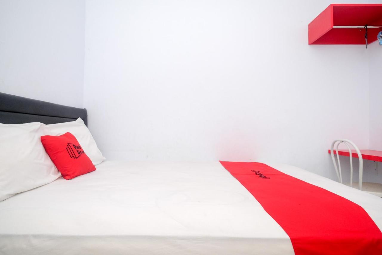 Hotel Reddoorz At Lapangan Bandara Sam Ratulangi Manado Zewnętrze zdjęcie