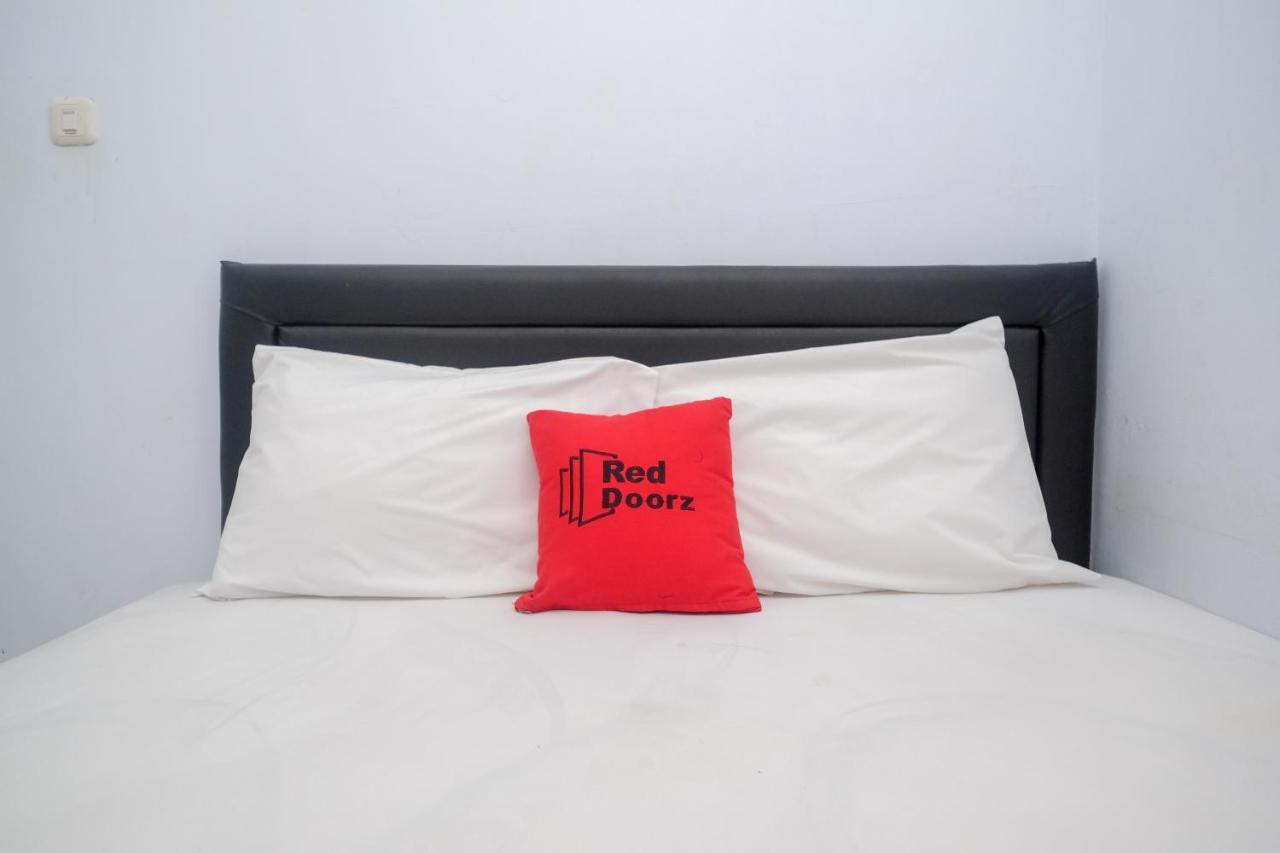 Hotel Reddoorz At Lapangan Bandara Sam Ratulangi Manado Zewnętrze zdjęcie